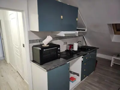 Cuisine ou kitchenette dans l'établissement Appartement meublé , 1 chambre
