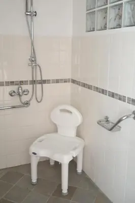 Salle de bains dans l'établissement Gtes Aux Portes de lEure Les Coquelicots