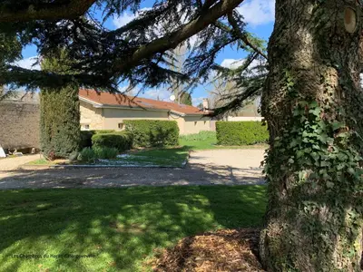 Jardin de l'établissement 5 Mins to ZOOTHOIRY STUDIO LUMINEUX