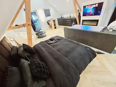 Télévision ou salle de divertissement dans l'établissement Black Romance