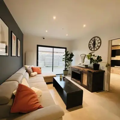 THE SHARE HOUSE