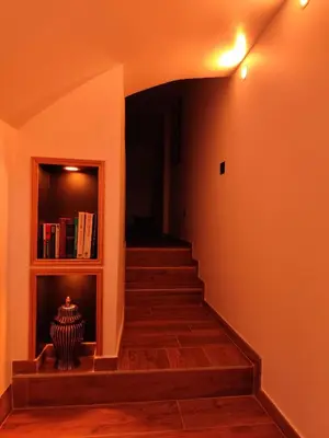 Bibliothèque dans l'appartement
