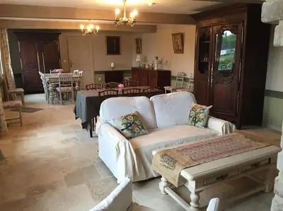 Coin salon dans l'établissement Le Relais des Prés - Gîte de grande capacité