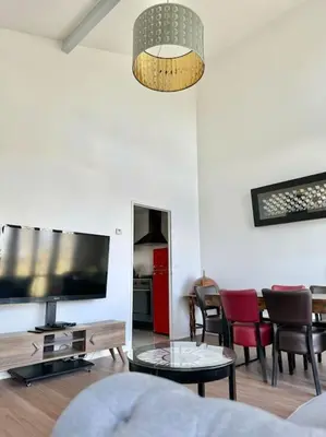 Télévision ou salle de divertissement dans l'établissement Home seventy - Guest House