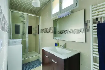 Salle de bains dans l'établissement Plénitude du Vexin - Grand jardin - 7 personnes