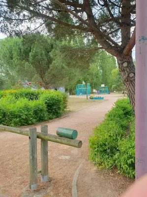Jardin de l'établissement Charmante maison au bord des falaises