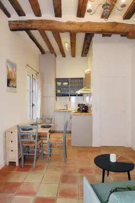 Cuisine ou kitchenette dans l'établissement Maison Emily in Senlis by La Boîte En Plus