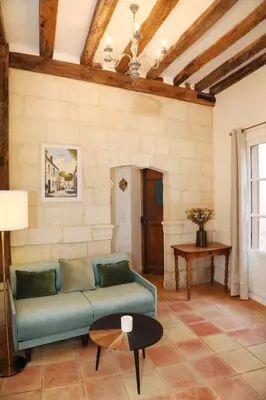 Coin salon dans l'établissement Maison Emily in Senlis by La Boîte En Plus