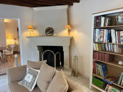 Bibliothèque dans la maison de vacances