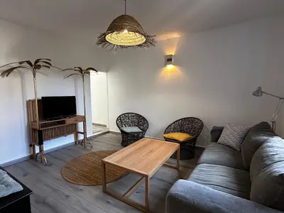 Télévision ou salle de divertissement dans l'établissement Le Ti'Verdun gare de Vernon Giverny