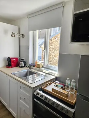 Cuisine ou kitchenette dans l'établissement Charmant Duplex au cœur de Vernon proche gare et Giverny