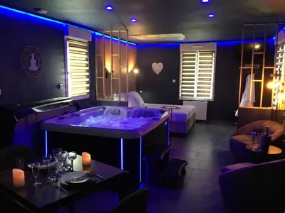 Coin salon dans l'établissement Lov'Infini