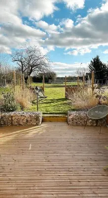 Jardin de l'établissement Logement N2 tout confort - proche de Giverny