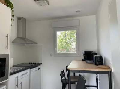 Cuisine ou kitchenette dans l'établissement Thuit de l'Oison - Superbe appartement F2 duplex