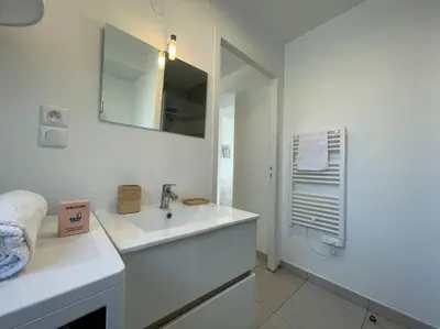 Salle de bains dans l'établissement Thuit de l'Oison - Superbe appartement F2 duplex