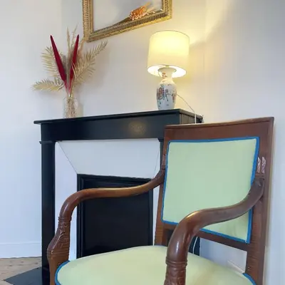 Coin salon dans l'établissement La Maison du Clocher by La Boîte En Plus