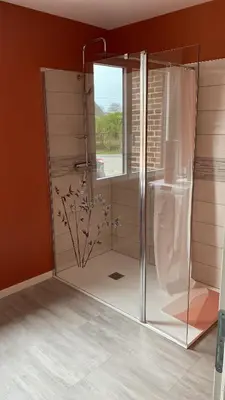 Salle de bains dans l'établissement Le Titus