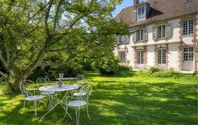 Jardin de l'établissement Magnifique Maison Avec Piscine