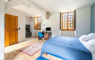 Un ou plusieurs lits dans un hébergement de l'établissement Magnifique Maison Avec Piscine