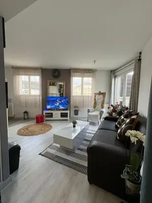 Télévision ou salle de divertissement dans l'établissement Tranquillité à 30 min de Paris