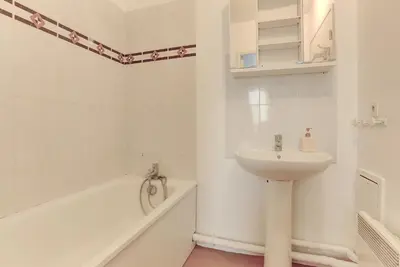Salle de bains dans l'établissement L'Abri Douillet - Mantes la jolie