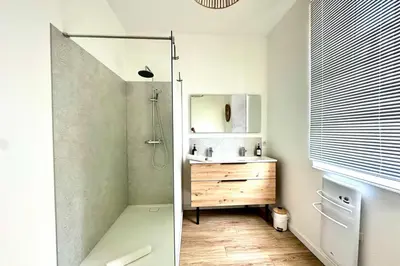 Salle de bains dans l'établissement Le Gîte d’en Bas-St Valery à 15min-Équipement bébé
