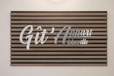Certificat, récompense, panneau ou autre document affiché dans l'établissement studio 2 personnes