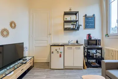Cuisine ou kitchenette dans l'établissement Gary joli F2 au pied de la Gare de Rouen