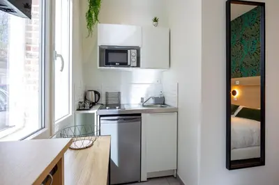Cuisine ou kitchenette dans l'établissement Appartement 1 proche de la gare et du centre ville
