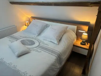 Un ou plusieurs lits dans un hébergement de l'établissement Chez IZZA Chambre au calme