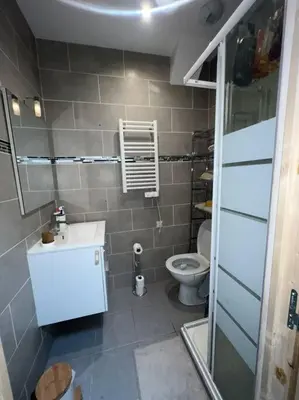 Salle de bains dans l'établissement Studio confortable et fonctionnel proche gare