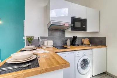 Cuisine ou kitchenette dans l'établissement La Main d'Or - Confort - Calme - Centre