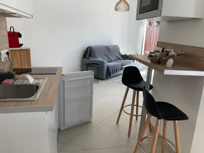Cuisine ou kitchenette dans l'établissement Studio à louer style loft