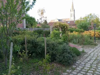 Jardin de l'établissement Maisonnette de Gadag