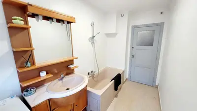 Salle de bains dans l'établissement Appartement meublé Hypercentre Beauvais - 1h de Paris