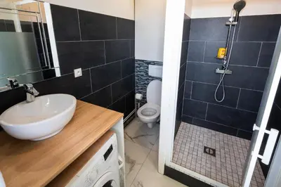 Salle de bains dans l'établissement Le Studio du commandant