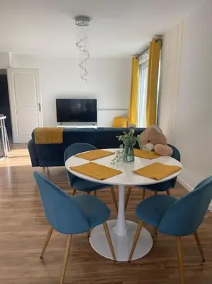 Télévision ou salle de divertissement dans l'établissement Appartement 3P Gare Terrasse et Parking privé
