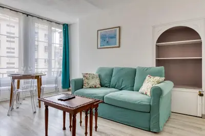 Coin salon dans l'établissement Camille Joli Appartement Centre Ville Rouen