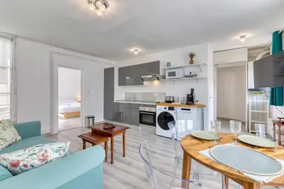 Cuisine ou kitchenette dans l'établissement Camille Joli Appartement Centre Ville Rouen