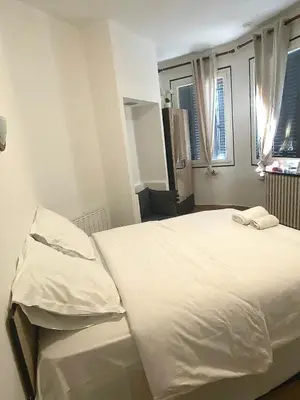 Un ou plusieurs lits dans un hébergement de l'établissement Hôtel & Restaurant ISVARA