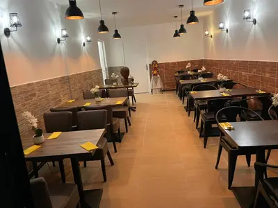 Restaurant ou autre lieu de restauration dans l'établissement Hôtel & Restaurant ISVARA
