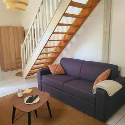 Coin salon dans l'établissement Duplex cosy La petite Arche centre Pont de l'arche