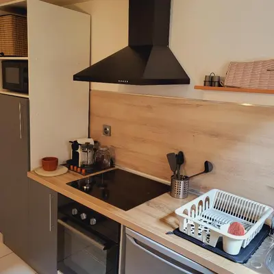 Cuisine ou kitchenette dans l'établissement Duplex cosy La petite Arche centre Pont de l'arche