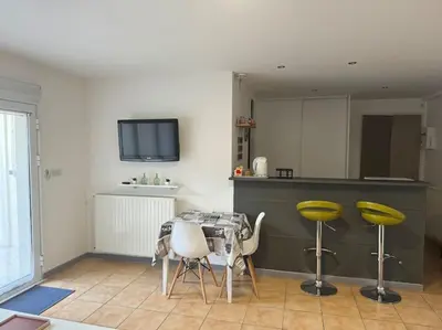 Cuisine ou kitchenette dans l'établissement Joli Studio au calme mais proche gare et bus