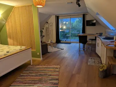 Télévision ou salle de divertissement dans l'établissement Studio neuf et cosy dans un écrin de nature