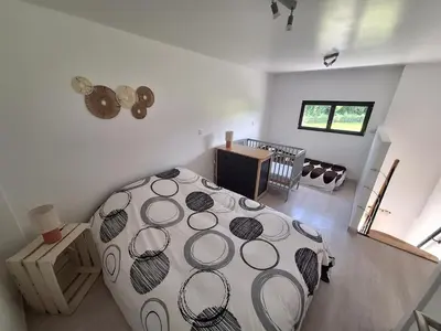 Un ou plusieurs lits dans un hébergement de l'établissement logement calme, 5 minutes de l'autoroute