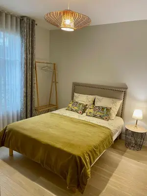 Un ou plusieurs lits dans un hébergement de l'établissement Modern family 3 bedroom apartment in the center of Maisons-Laffitte