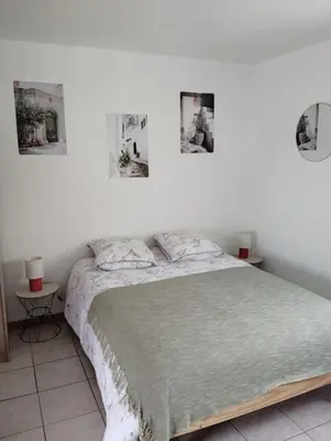 Un ou plusieurs lits dans un hébergement de l'établissement Gîte au Ptit Canin
