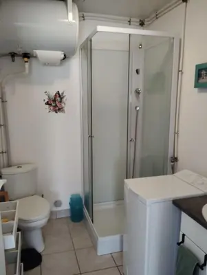 Salle de bains dans l'établissement Gîte au Ptit Canin