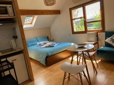Un ou plusieurs lits dans un hébergement de l'établissement Studio privé dans pavillon